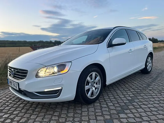 Volvo V60 2015 photo 2