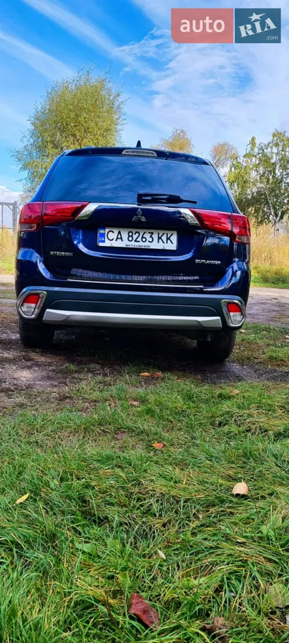 Mitsubishi Outlander 2017 photo 2