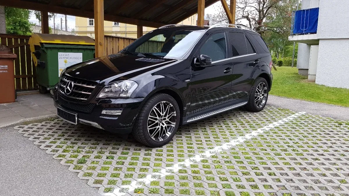 Mercedes-Benz M-Class 2011 photo 3