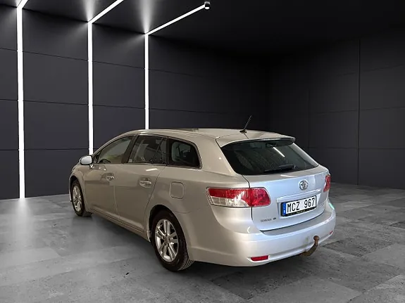 Toyota Avensis 2011 photo 4