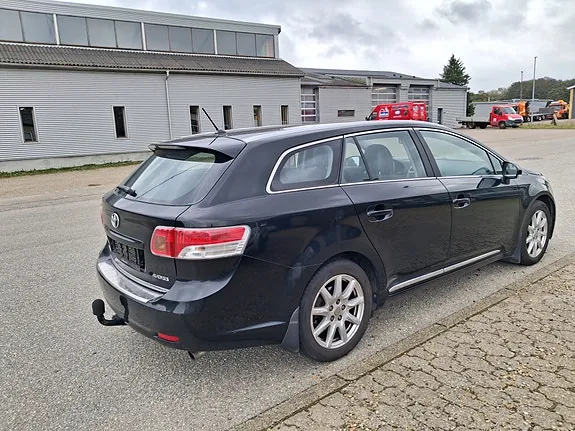 Toyota Avensis 2010 photo 2