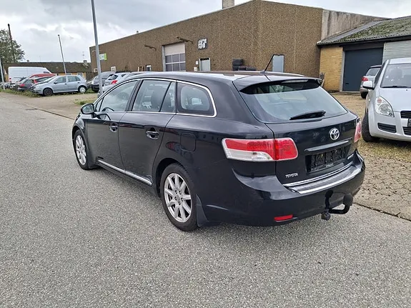 Toyota Avensis 2010 photo 4