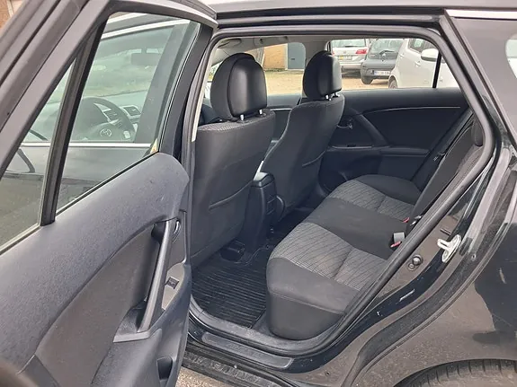 Toyota Avensis 2010 photo 5