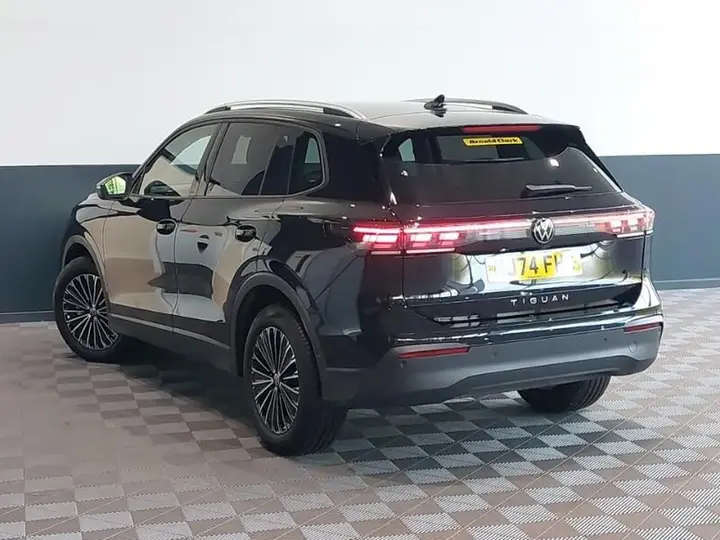 Volkswagen Tiguan 2024 photo 2