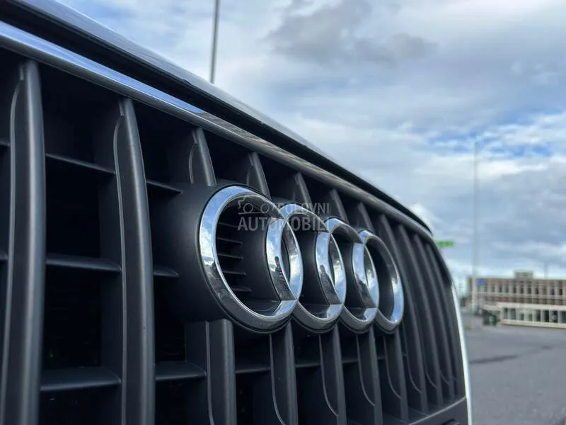 Audi Q3 2012 photo 5