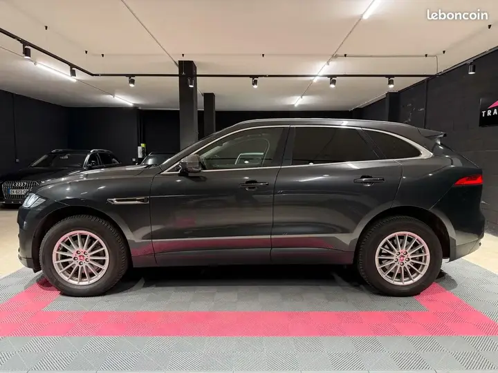 Jaguar F-Pace 2016 photo 2