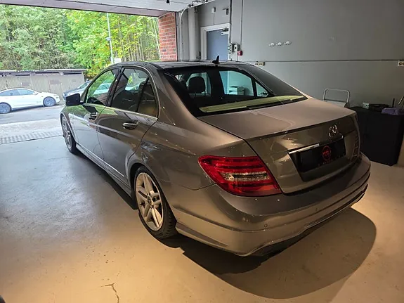 Mercedes-Benz E200C 2011 photo 3