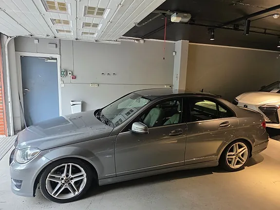 Mercedes-Benz E200C 2011 photo 2