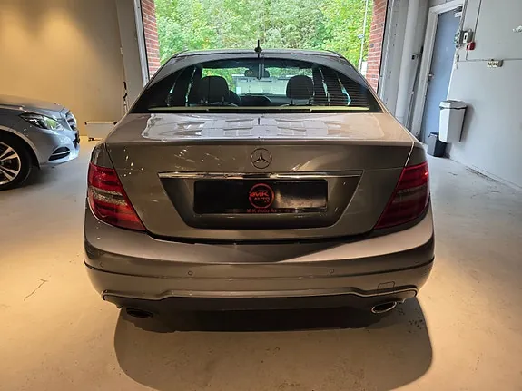 Mercedes-Benz E200C 2011 photo 4