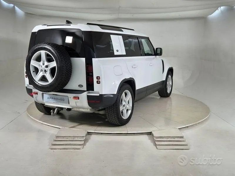 Land Rover Defender 2023 photo 2