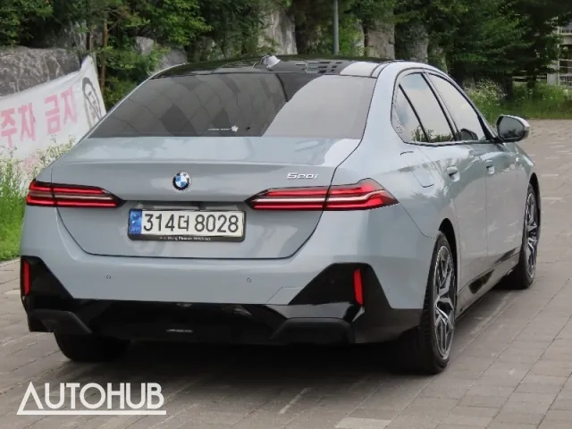 BMW 5 Series 2024 photo 3