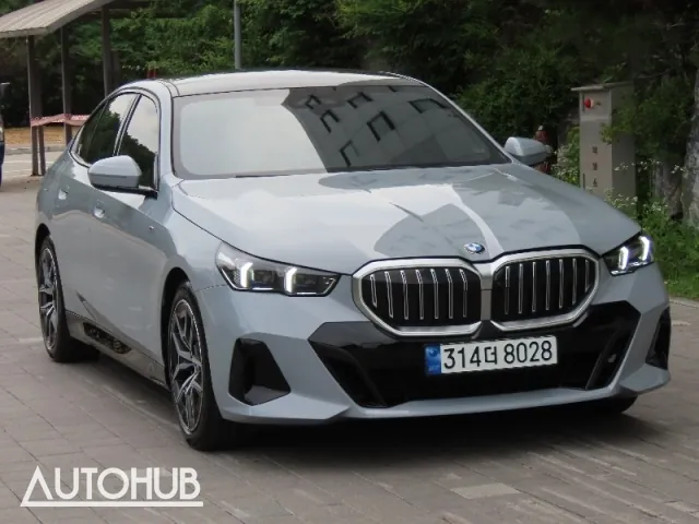 BMW 5 Series 2024 photo 2