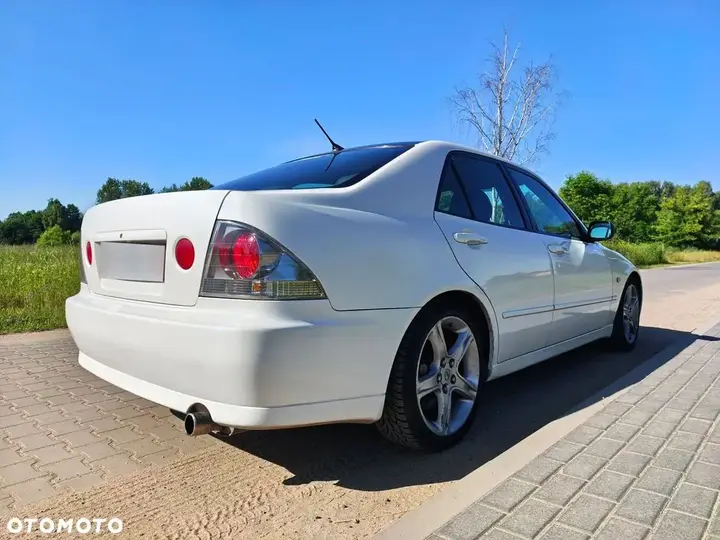 Lexus Is 2001 photo 4