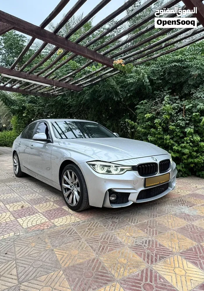 BMW 320I 2018 photo 2