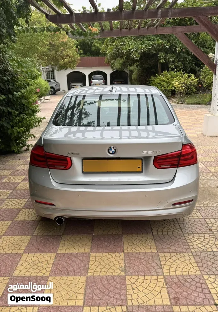 BMW 320I 2018 photo 4