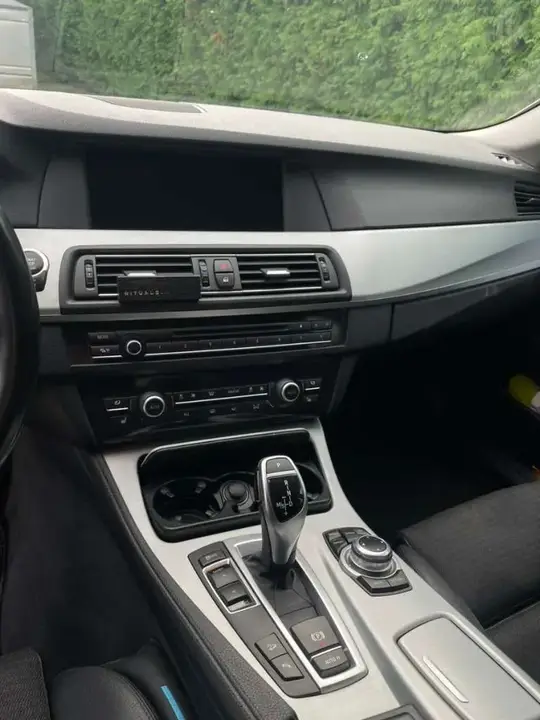 BMW 5 Series 2012 photo 2
