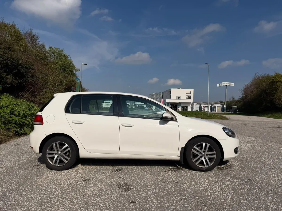 Volkswagen Golf 2009 photo 2