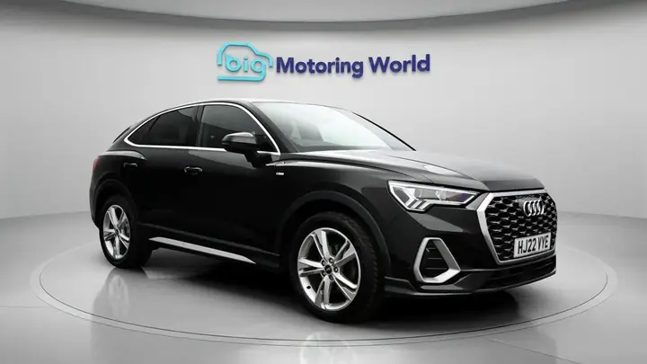 Audi Q3 2022 photo 2