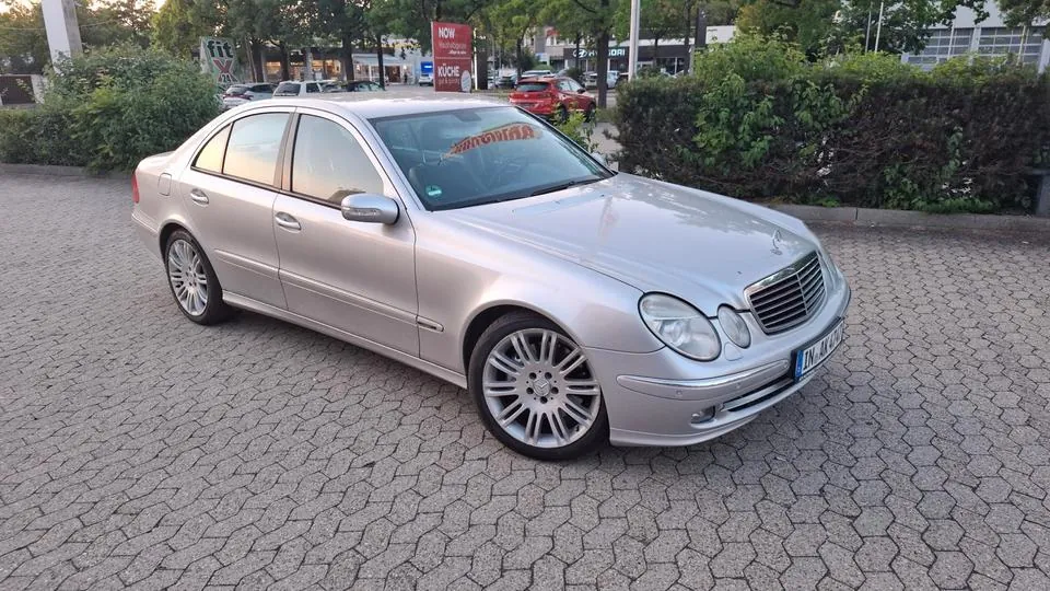 Mercedes-Benz W211