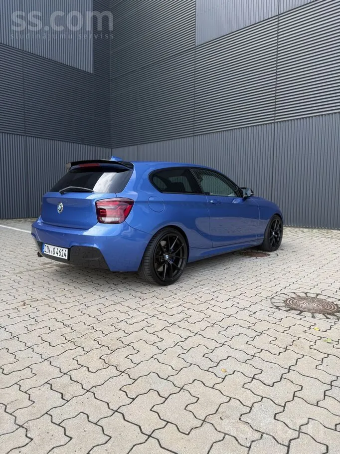 BMW F21 2012 photo 4