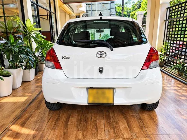 Toyota Vitz 2007 photo 2
