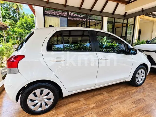Toyota Vitz 2007 photo 4