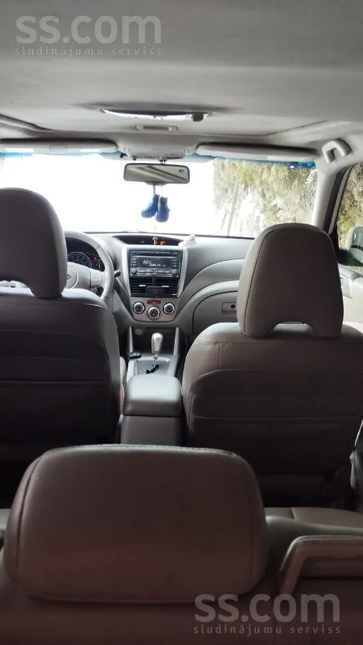 Subaru Forester 2010 photo 2