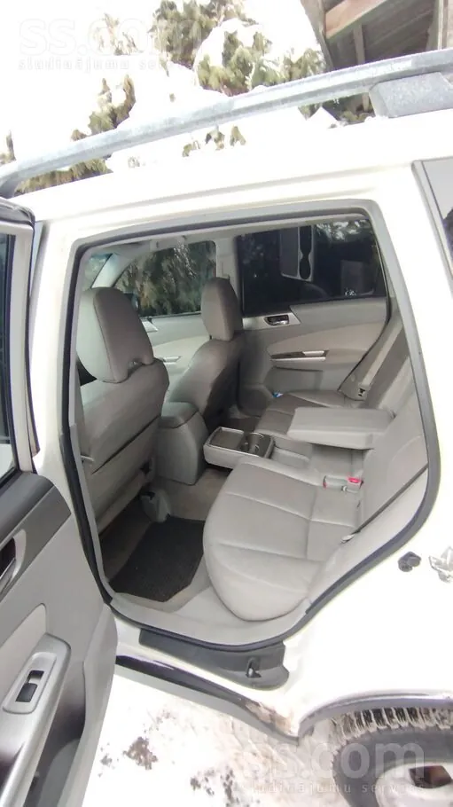 Subaru Forester 2010 photo 4