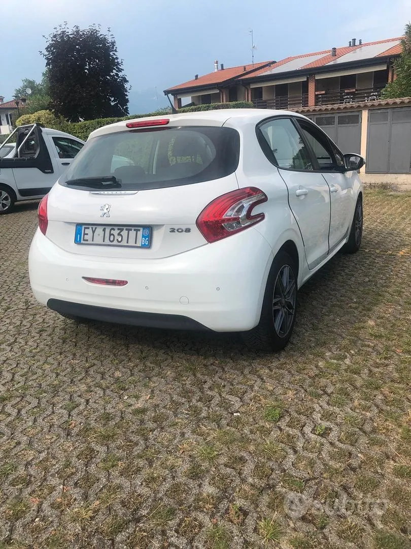 Peugeot 208 2015 photo 5