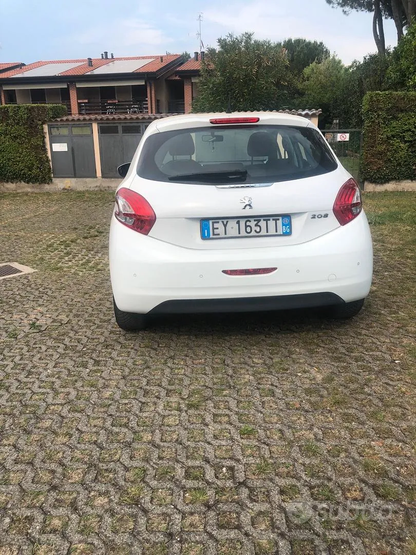 Peugeot 208 2015 photo 4