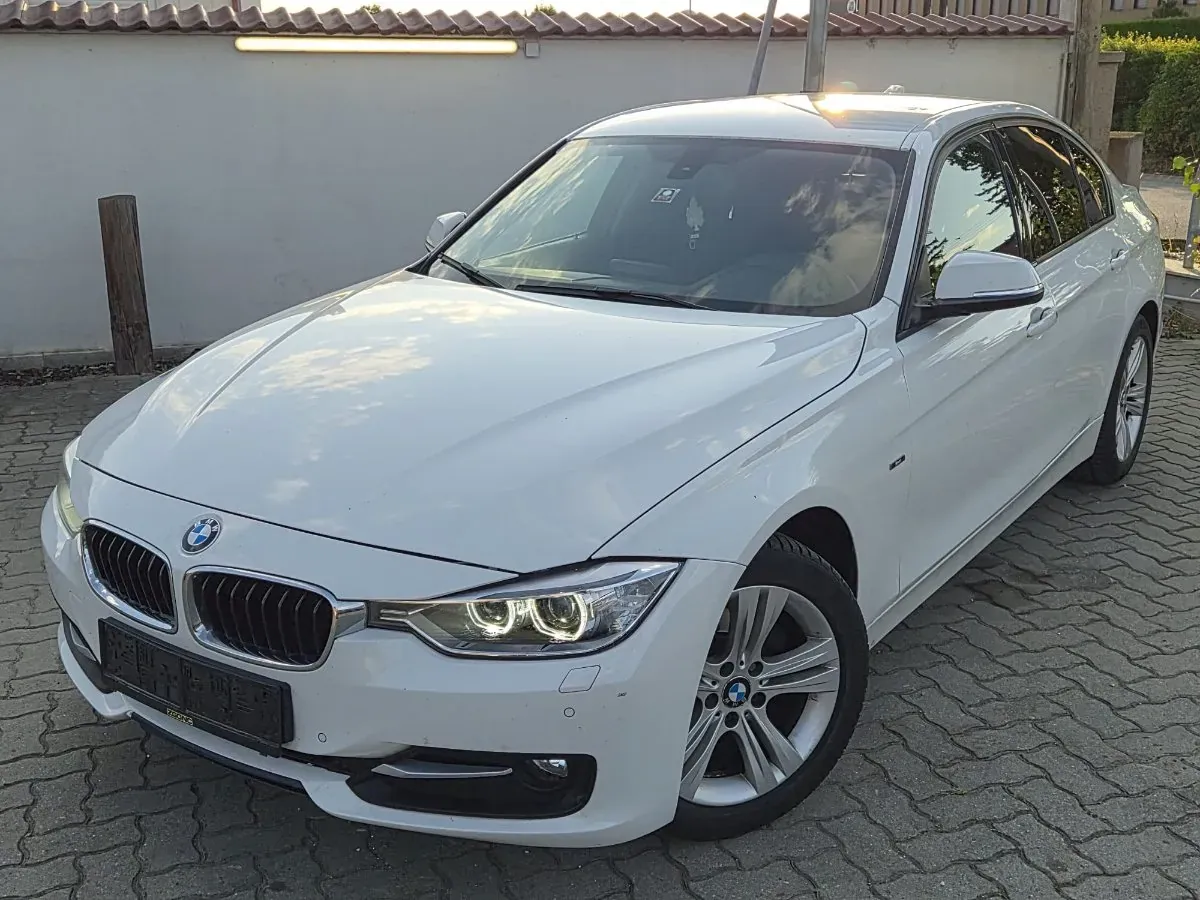 BMW 3 Series 2012 photo 3