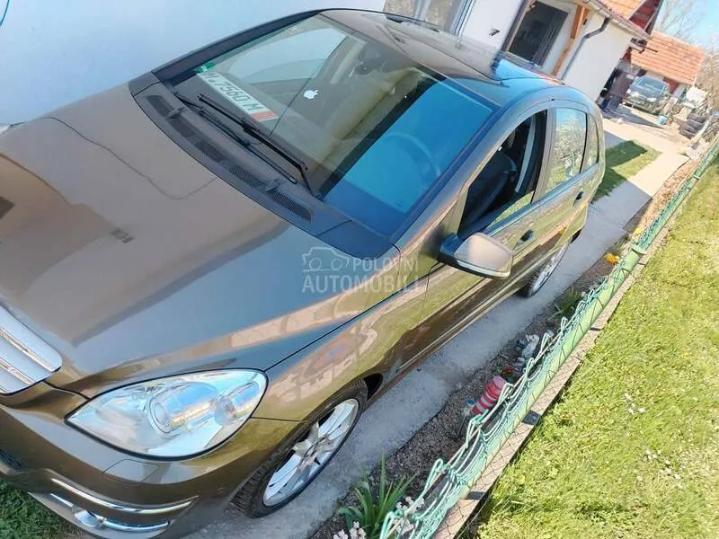 Mercedes-Benz B 180 2011 photo 5