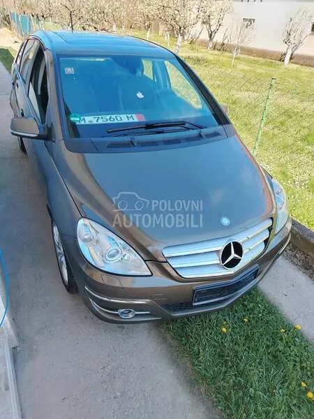 Mercedes-Benz B 180 2011 photo 4