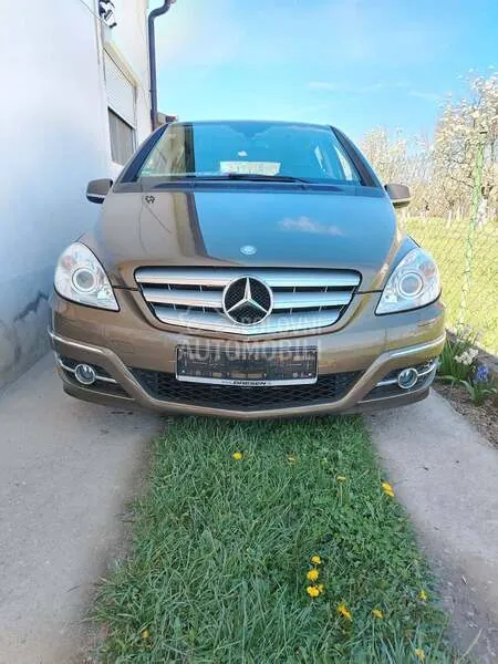 Mercedes-Benz B 180 2011 photo 3