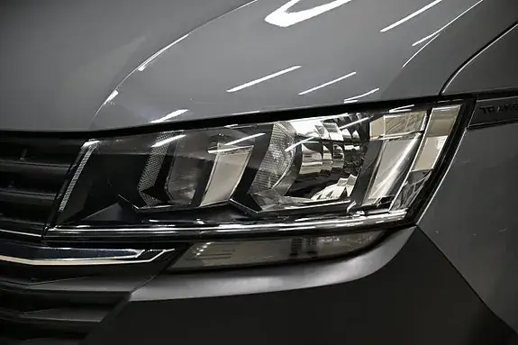 Volkswagen Transporter 2022 photo 2