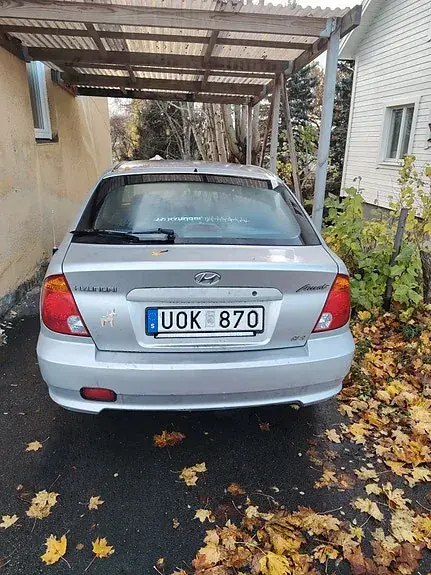 Hyundai Accent 2004 photo 2