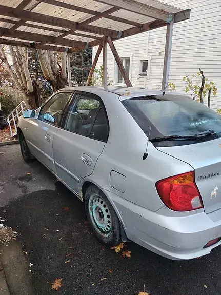 Hyundai Accent 2004 photo 3