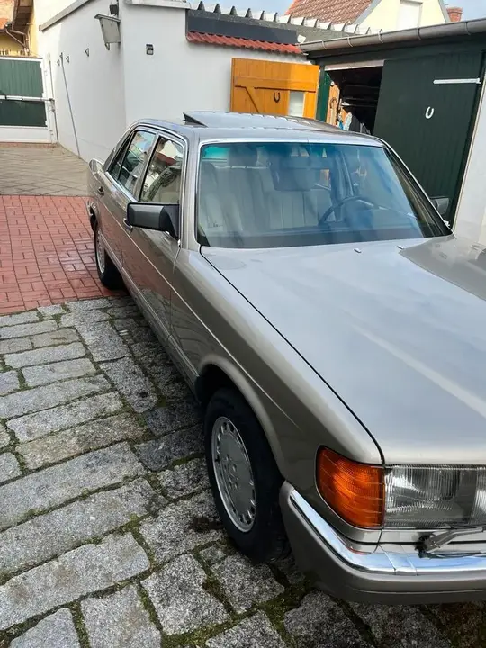 Mercedes-Benz W126