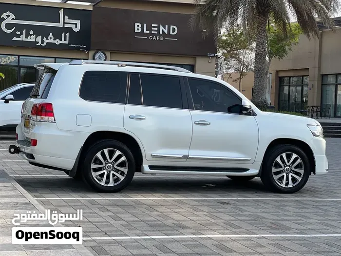 Toyota Land Cruiser 2017 photo 2