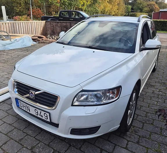Volvo V50 2010 photo 2