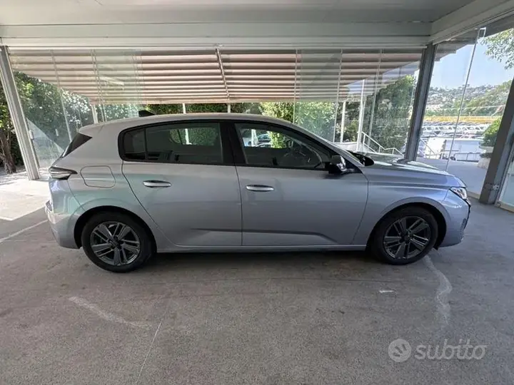 Peugeot 308 2022 photo 2