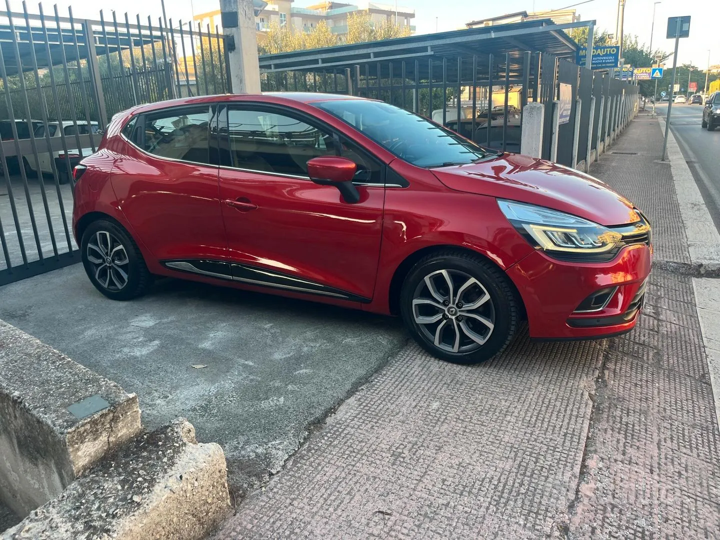 Renault Clio 2017 photo 2