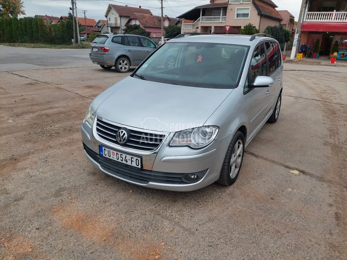 Volkswagen Touran 2008 photo 2