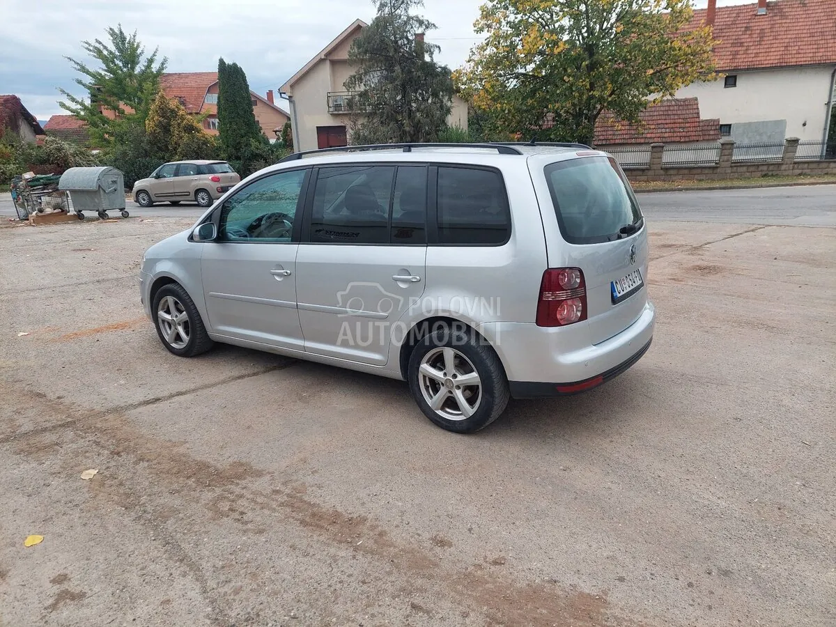 Volkswagen Touran 2008 photo 4