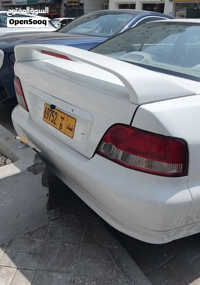 Mitsubishi Galant 2005 photo 2