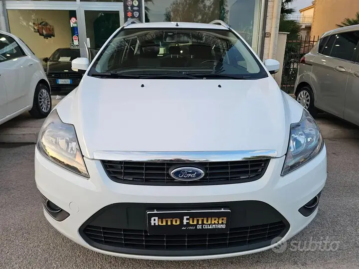 Ford Focus 2010 photo 2