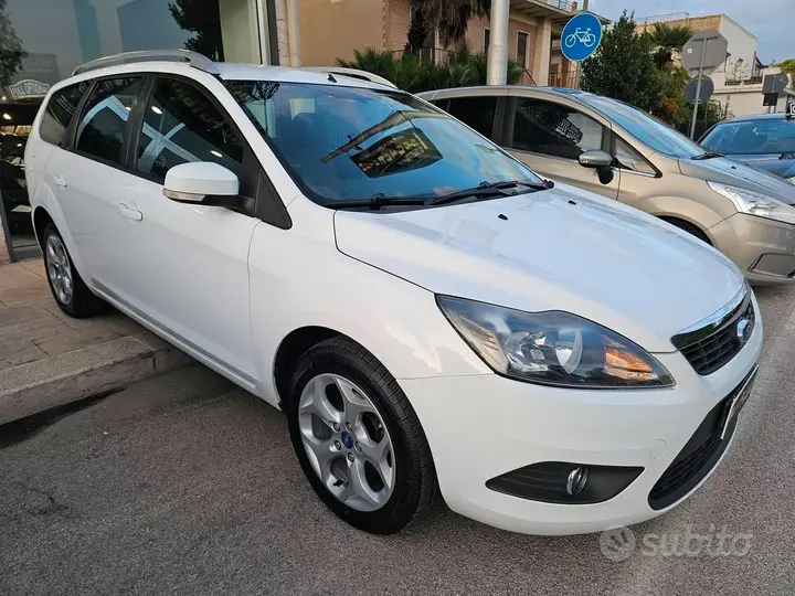 Ford Focus 2010 photo 3