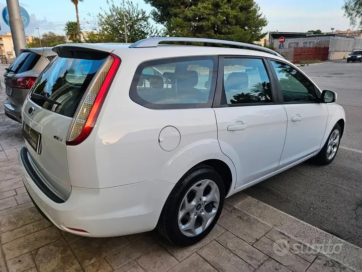 Ford Focus 2010 photo 4