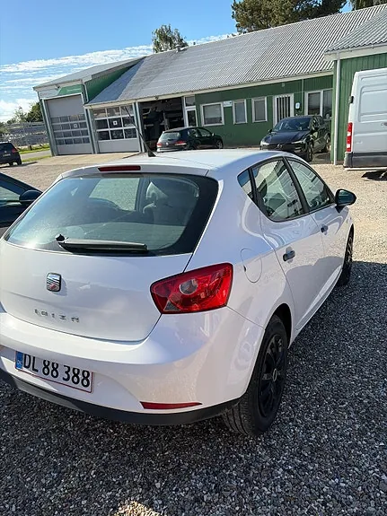 Seat Ibiza 2011 photo 3