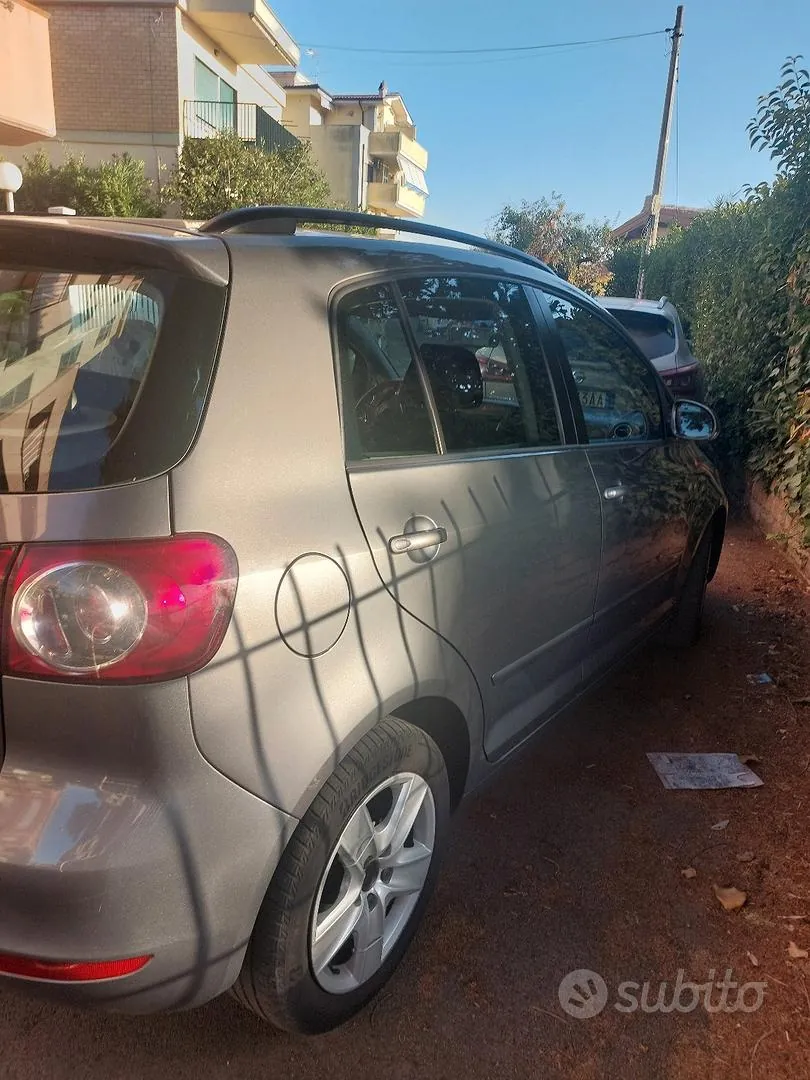 Volkswagen Golf 2010 photo 4